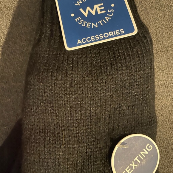 winter essentials Fuzzy inside, warm texting winter black gloves-NWT - Picture 2 of 6